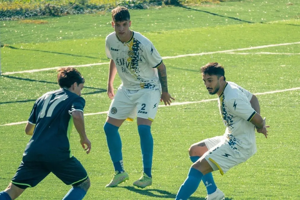 Una fase di gioco di Vigor Rignano Flaminio-Atletico Focene