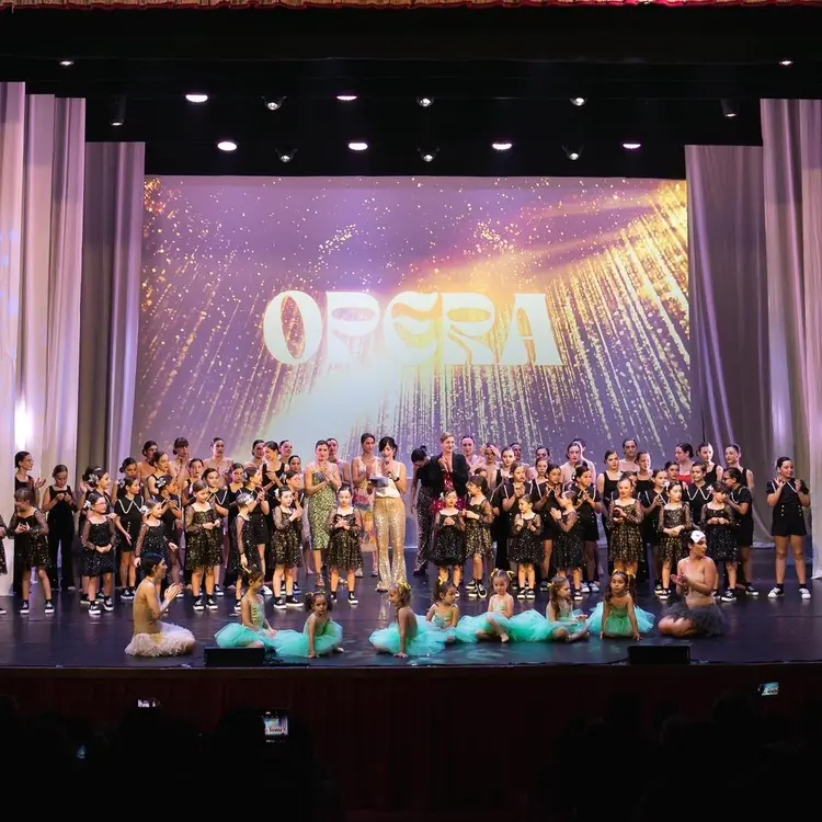 Venti anni insieme, festa Opera Danza al Traiano