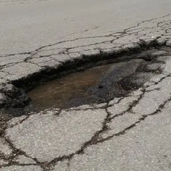 Buche sulle strade, il Comune di Viterbo deve risarcire quasi 65mila euro
