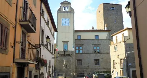Pioggia di fondi per la casa comunale