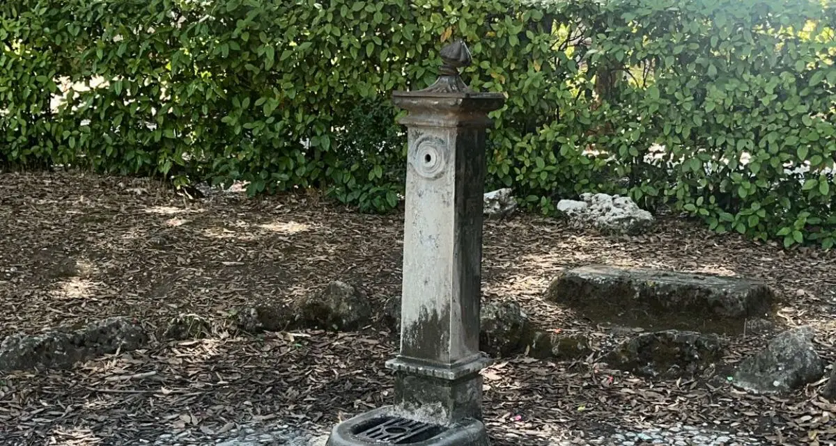 Fontana di Prato Giardino a secco, FdI: «La ripariamo a nostre spese»