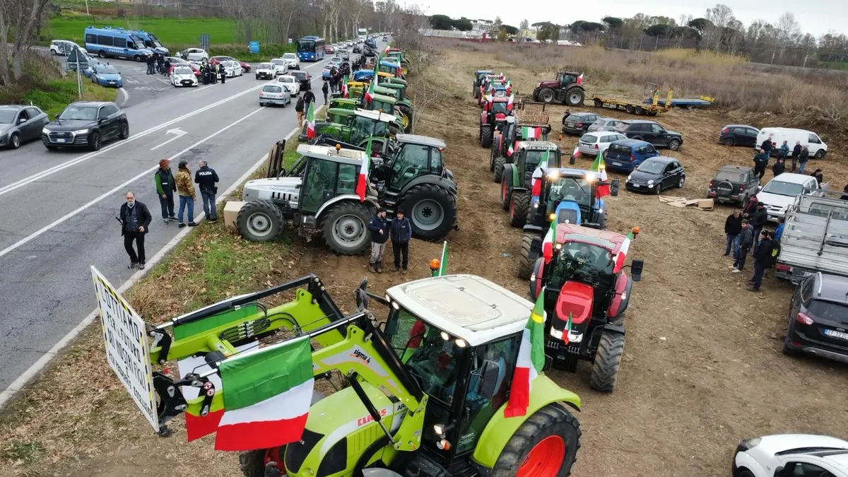 Protesta trattori: «Continuano a prenderci in giro»