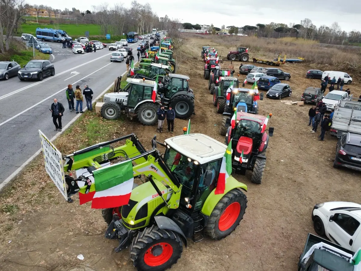 Protesta trattori: «Continuano a prenderci in giro»