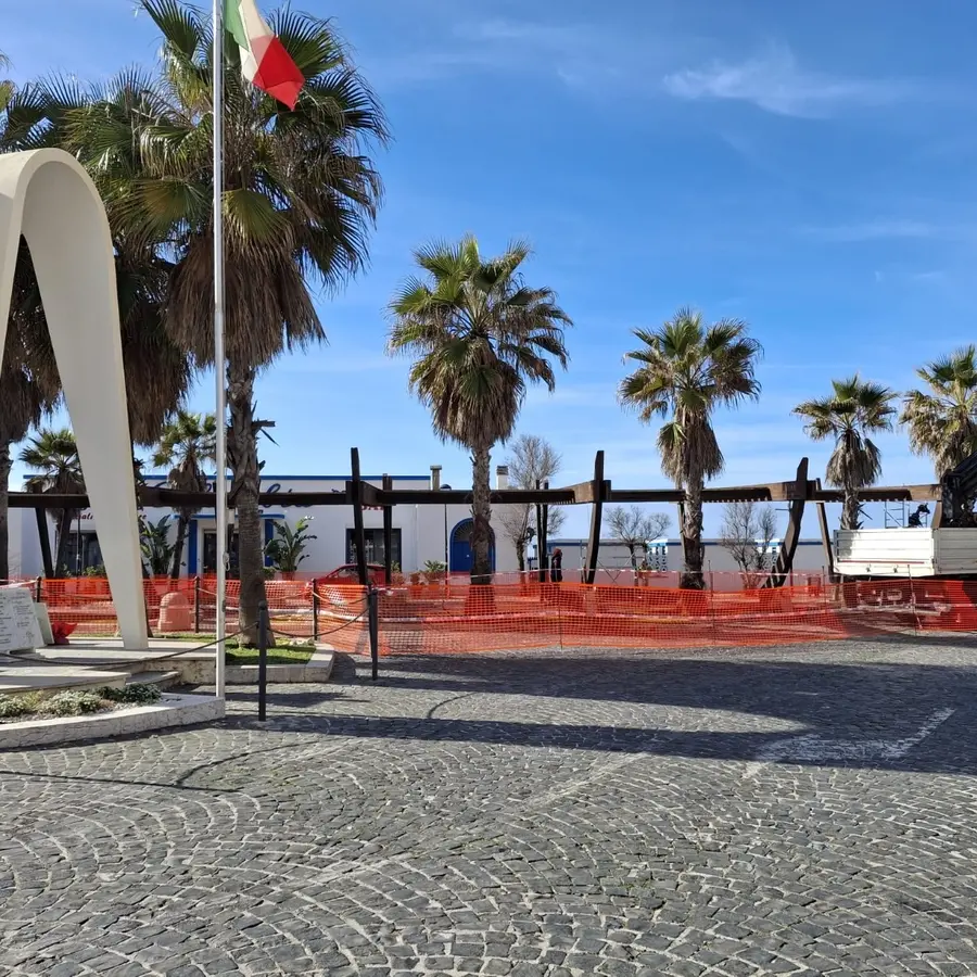 Addio alla “Barca” in piazza dei Caduti