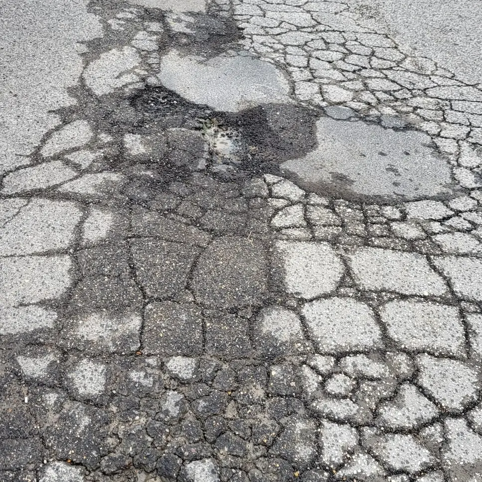Buche e crateri dal centro alla periferia