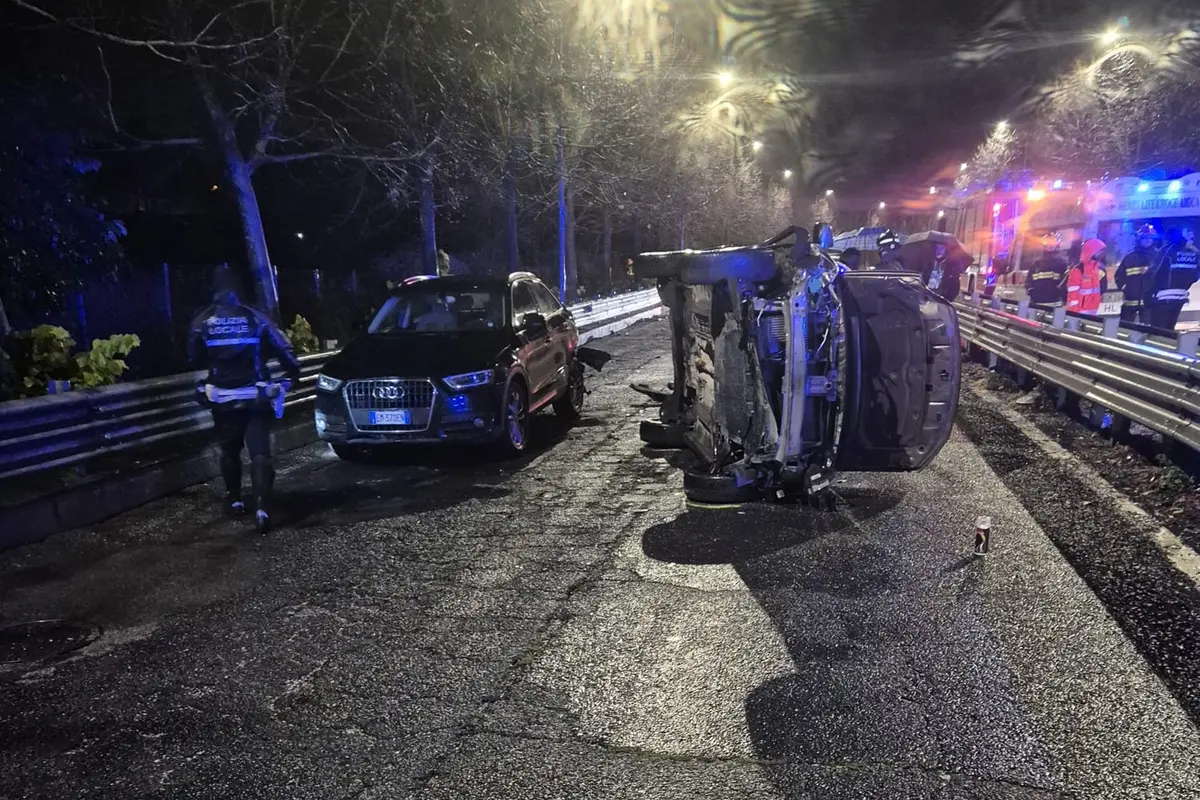 Viterbo: scontro tra due auto, una si ribalta. Un ferito