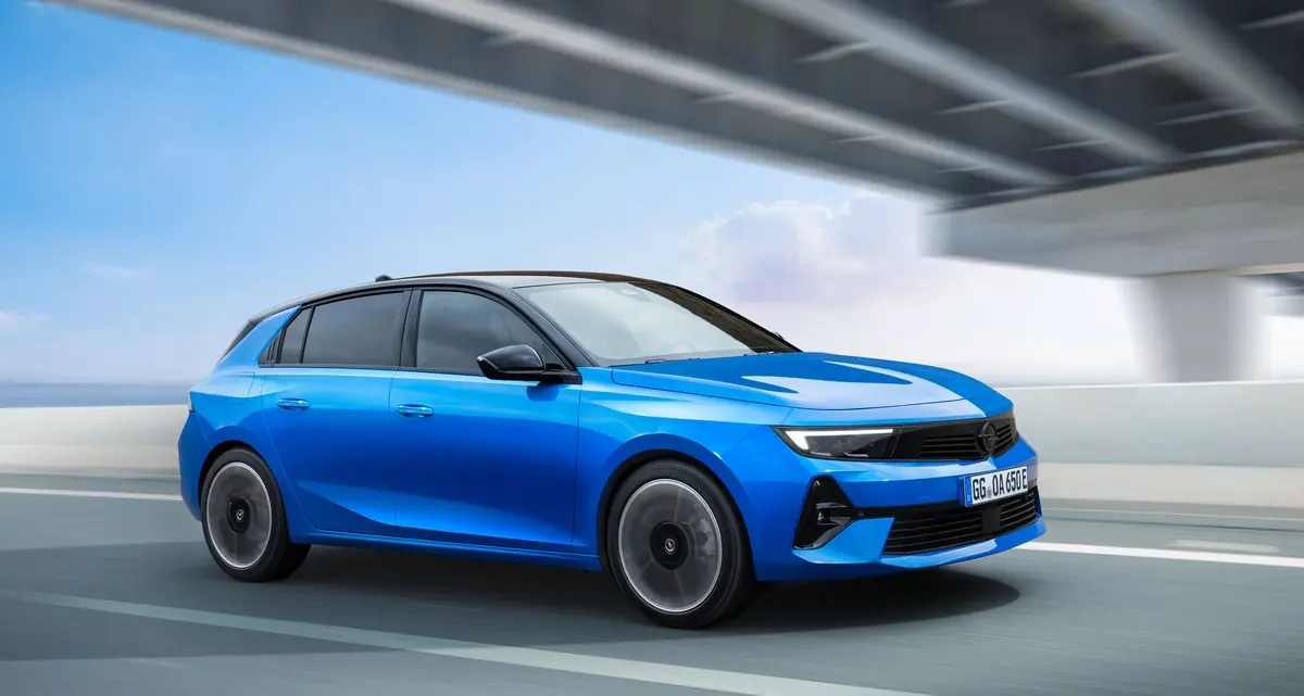 Opel Astra completa la gamma con l’arrivo della nuova versione Electric