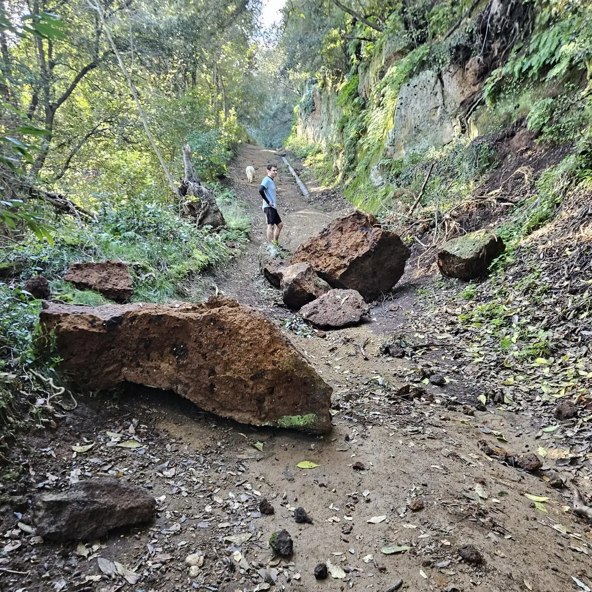 Franano le Cascatelle, si staccano enormi massi dalla parete. La zona è a rischio