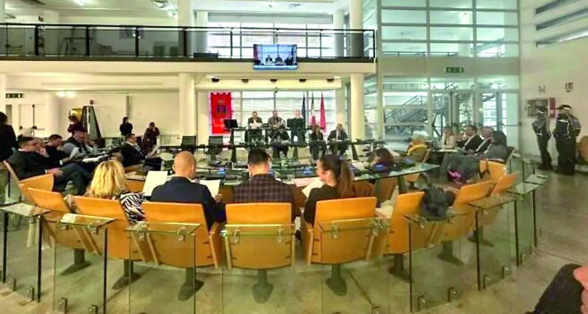 Il consiglio approva all’unanimità il documento a sostegno dei lavoratori Alitalia