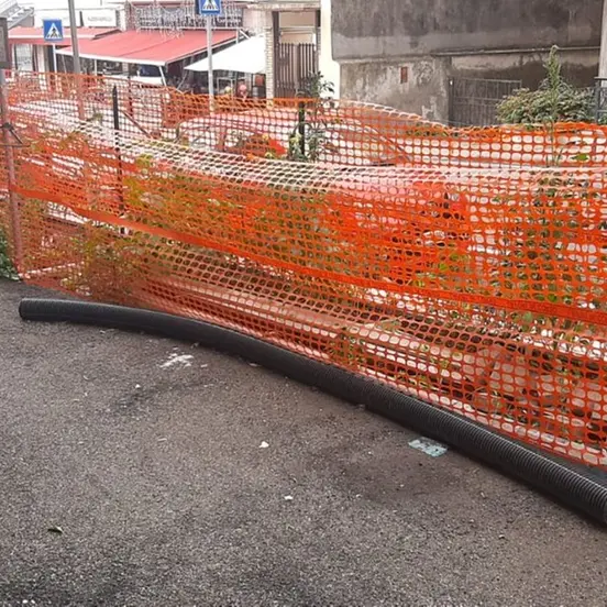 Fdi Tarquinia attacca la giunta Sposetti: «Cantiere eterno in via IV Novembre, tra erba alta e transenne»