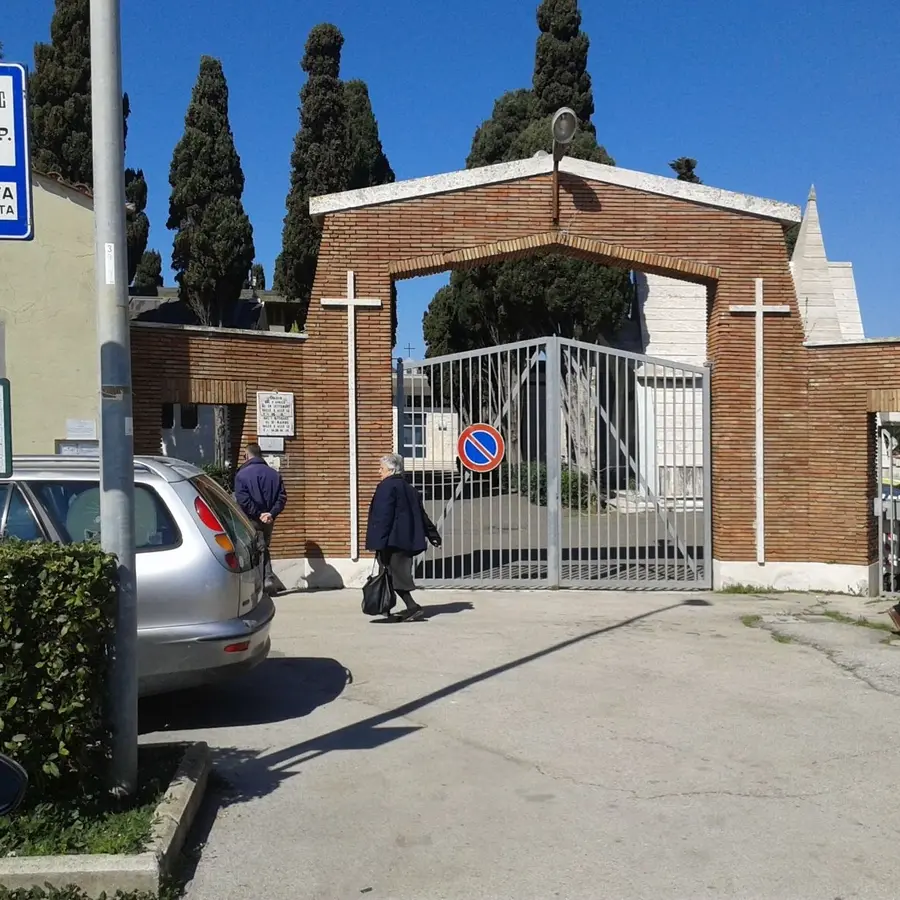 Santa Marinella, Ognissanti e defunti, cambia l’orario al cimitero