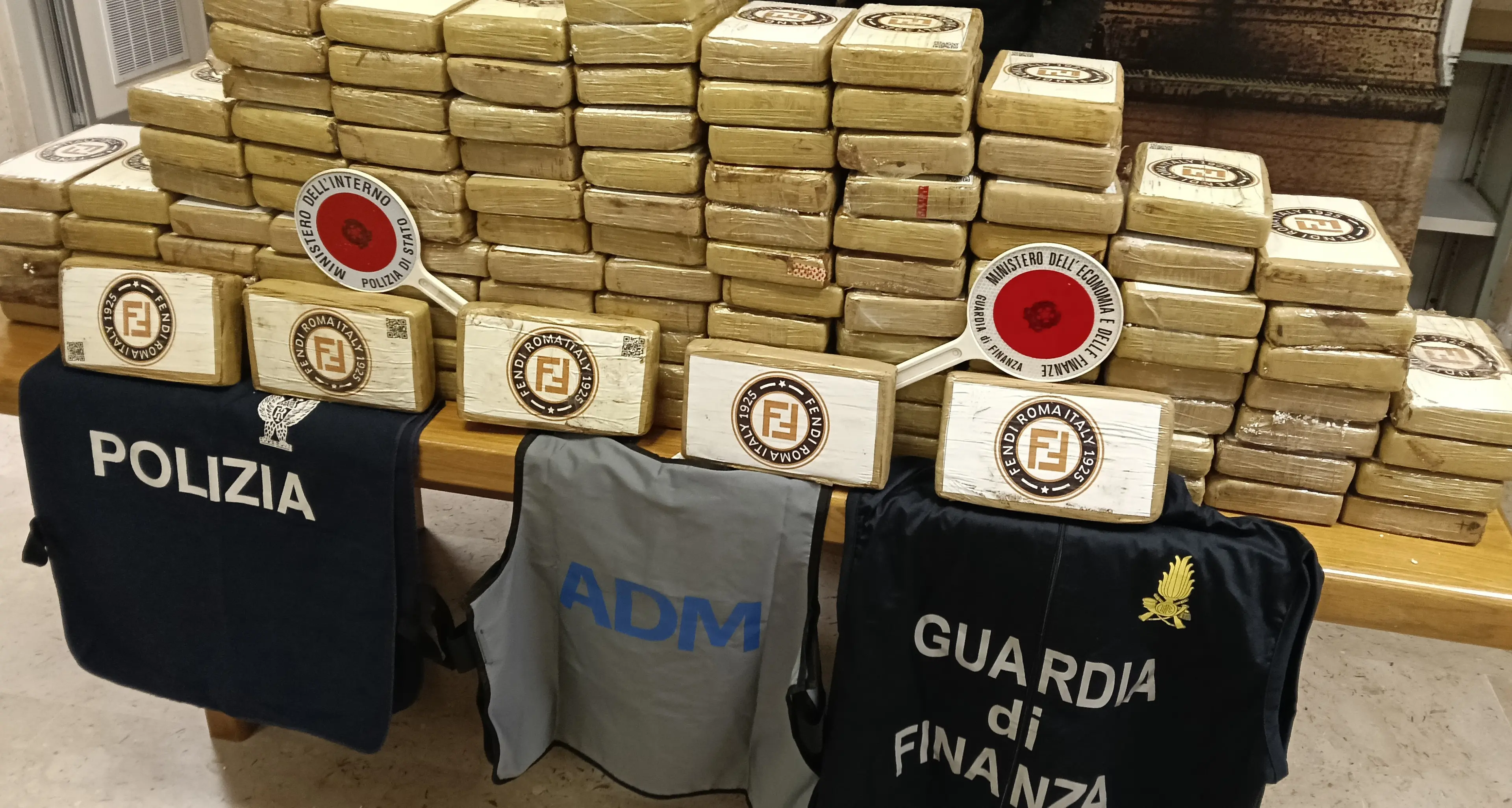 Porto, sequestrati 138 kg di cocaina
