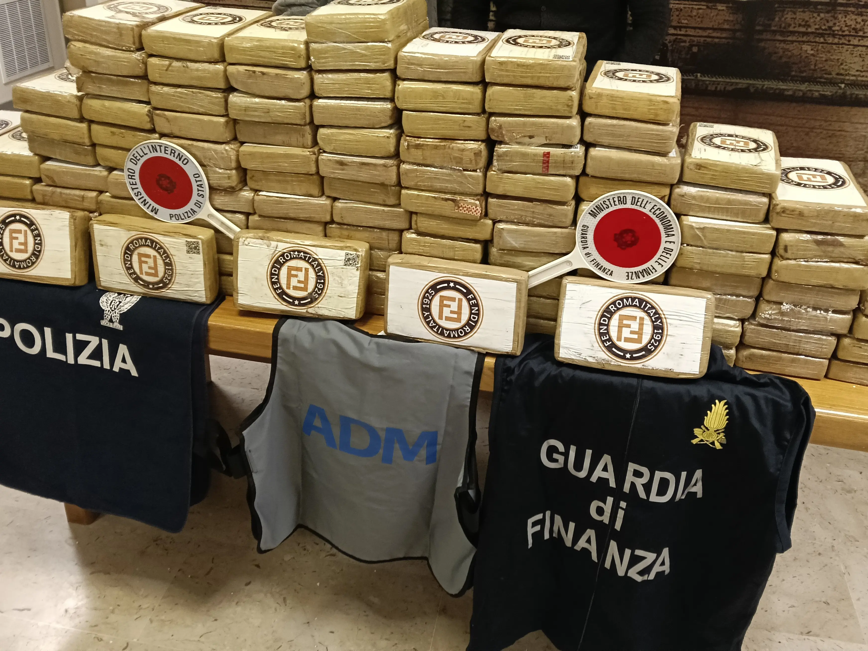 Porto, sequestrati 138 kg di cocaina