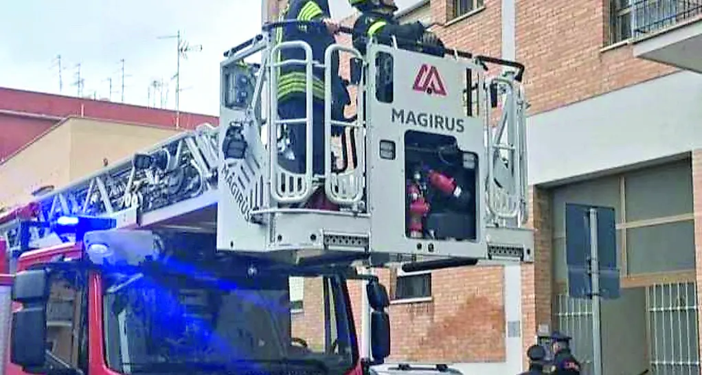 Via Buonarroti, intervengono i Vigili del Fuoco