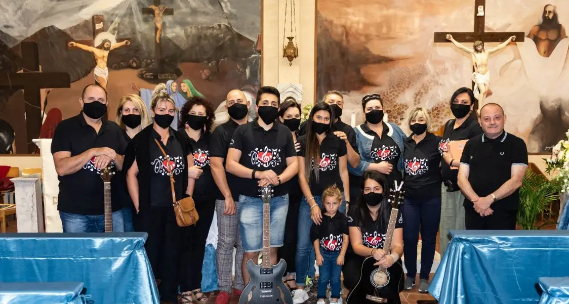 Natale di speranza e condivisione all’Hospice “Carlo Chenis”: la santa messa animata dal coro della Bianca