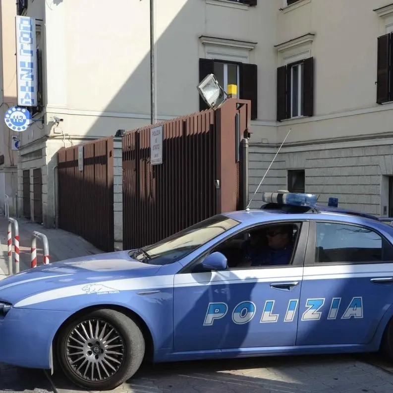 Arrestato 33enne per spaccio: in casa cocaina e una pistola