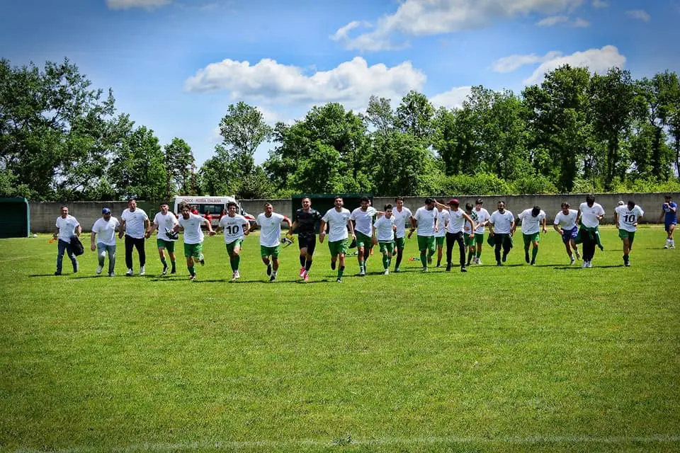 I giocatori della Fortitudo Nepi che sono giunti al quarto posto nel girone A di Prima Categoria della scorsa stagione (Foto Marcello Pallini)