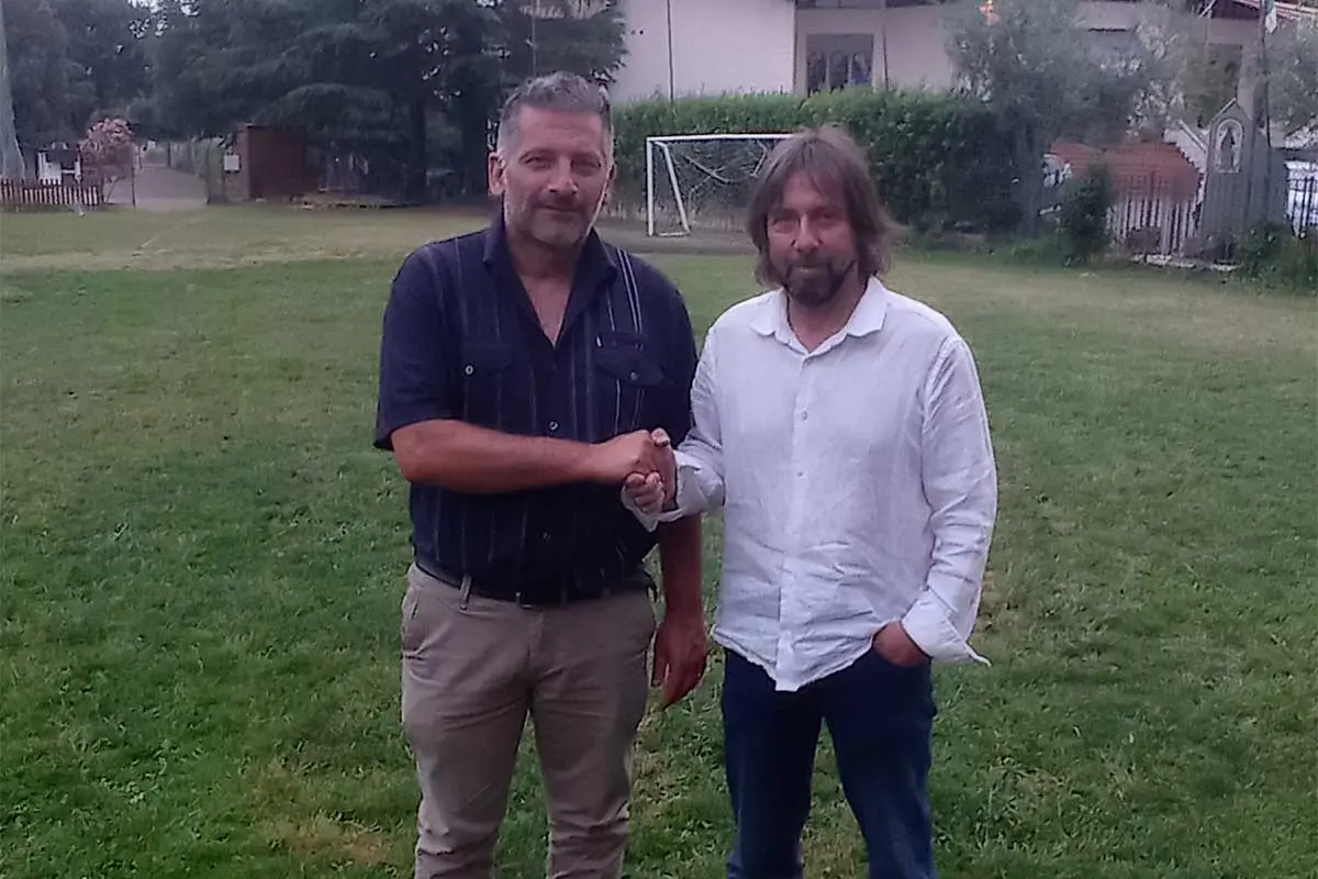 L\\u2019unione tra Asd Viterbo Fc e Barco Murialdina sancita dalla stretta di mano tra i responsabili Pedica e Bisanti