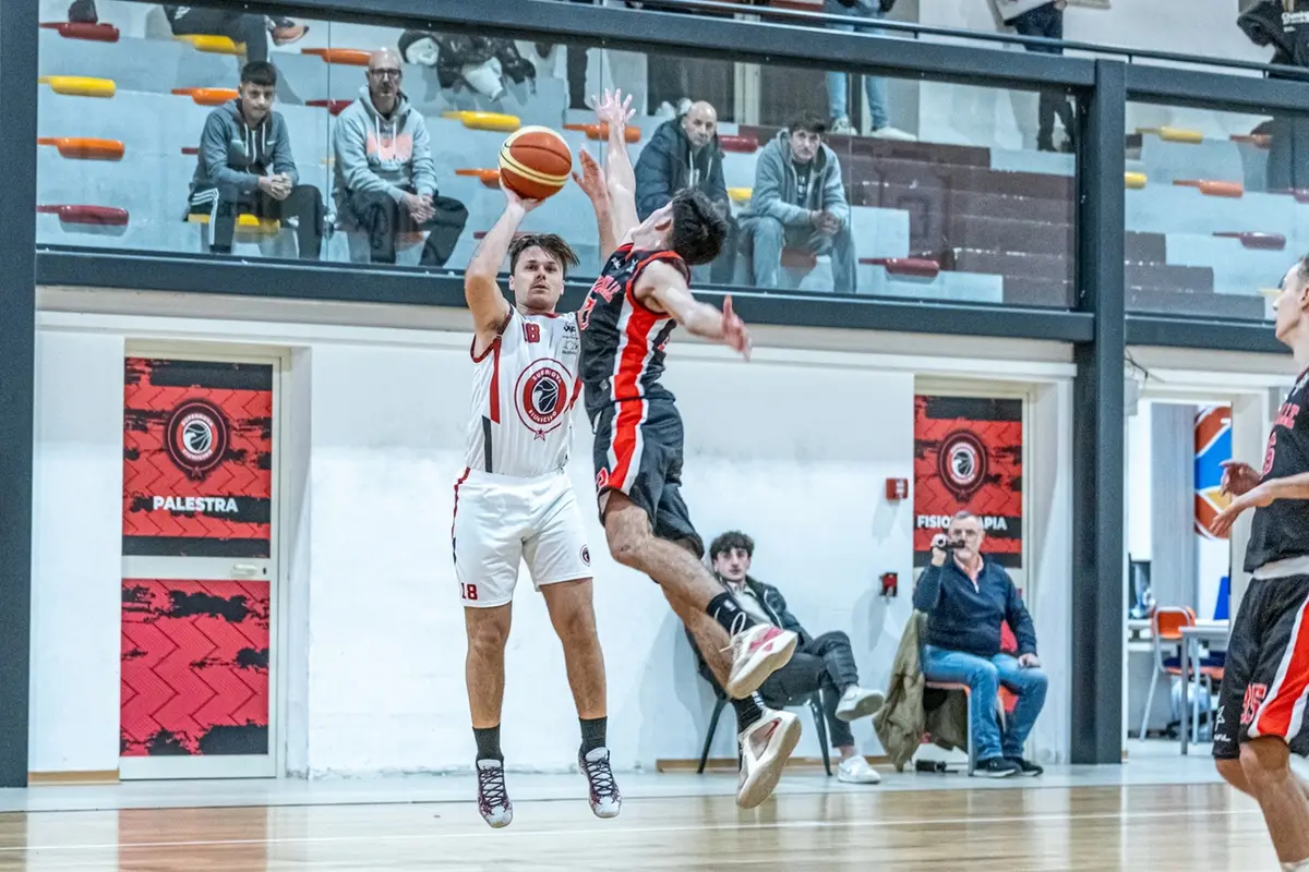 Una fase di gioco di Supernova Fiumicino DR2-Basket Pegaso