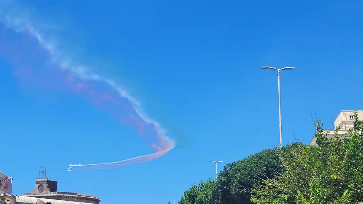 Scie tricolore sopra Civitavecchia