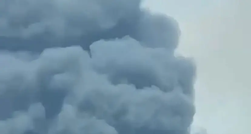 Vasto incendio nelle campagne di Montalto di Castro: lambita azienda agricola