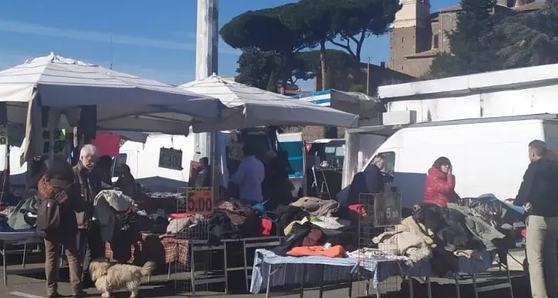 Mercato del sabato: né piazza della Rocca né Valle Faul, il veto di FdI