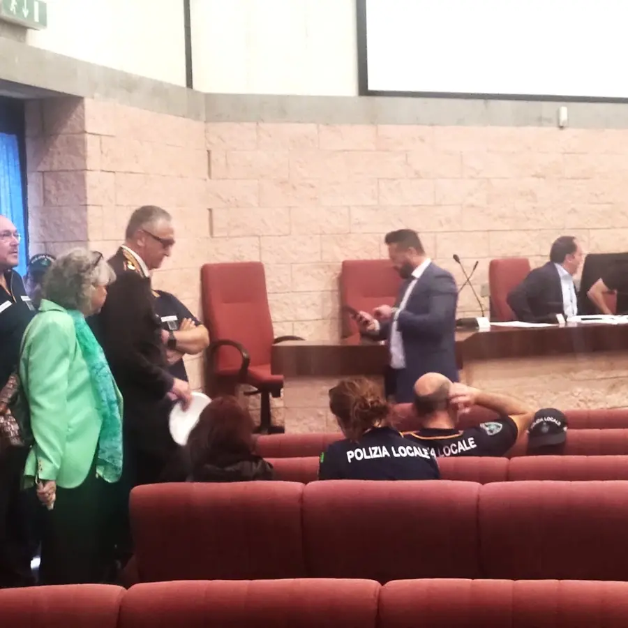 Seduta fiume: maggioranza e opposizione ai ferri corti