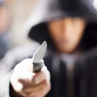 Rapina la notte di Halloween: denunciati 4 giovani tra cui una 18enne