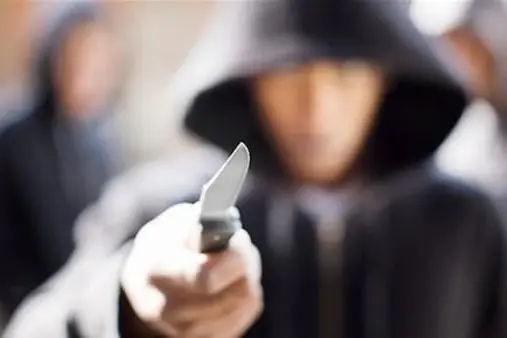 Rapina la notte di Halloween: denunciati 4 giovani tra cui una 18enne