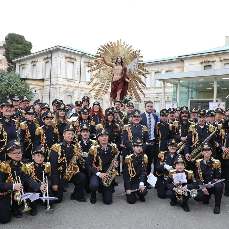 Tarquinia, carnevale estivo e concerto della banda Setaccioli nello stesso giorno: è bufera