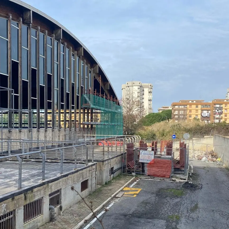 PalaGalli, “stiamo lavorando per voi”? Le foto dicono altro