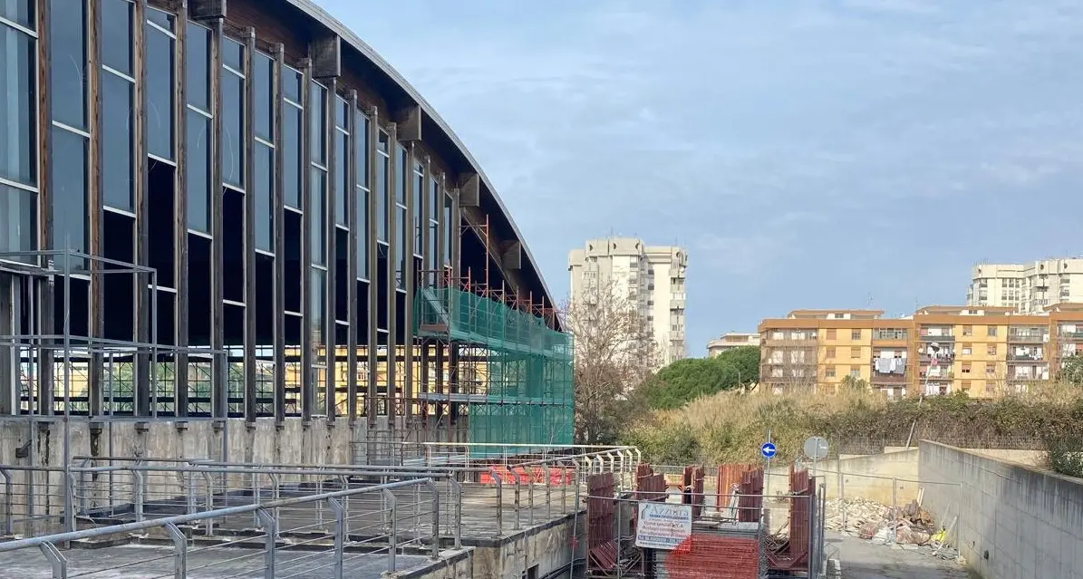 PalaGalli, “stiamo lavorando per voi”? Le foto dicono altro