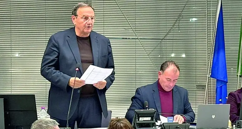 Sicurezza delle fermate bus, servizio ferroviario e “Posto occupato”: approvate importanti mozioni