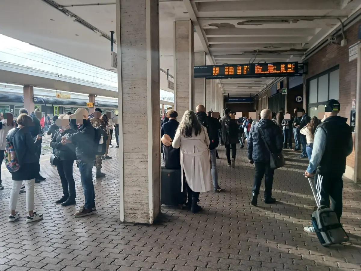 Guasto alla linea tra Roma Termini e Tiburtina, circolazione paralizzata – GALLERY