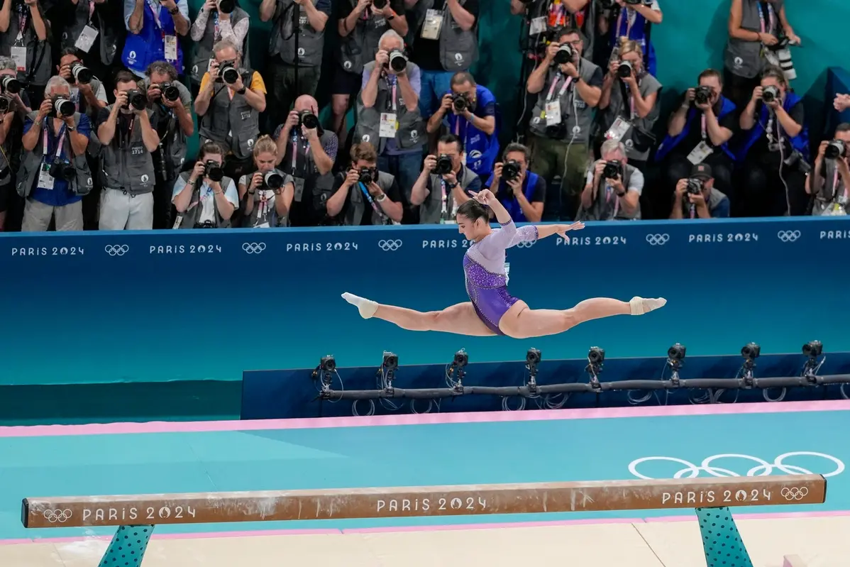 Manila Esposito, of Italy, performs on the beam during the women\\'s artistic gymnastics individual balance beam finals in Bercy Arena at the 2024 Summer Olympics, Monday, Aug. 5, 2024, in Paris, France. (AP Photo/Morry Gash) Associated Press/LaPresse , APS