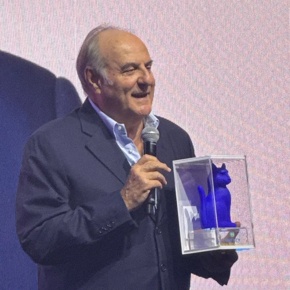 Gerry Scotti, doppia festa: riceve il 13° Telegatto e nasce la nipotina Olivia