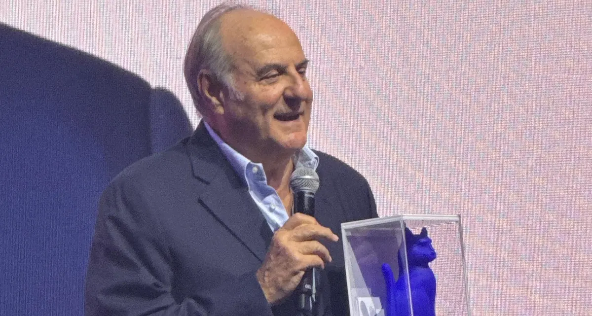 Gerry Scotti, doppia festa: riceve il 13° Telegatto e nasce la nipotina Olivia