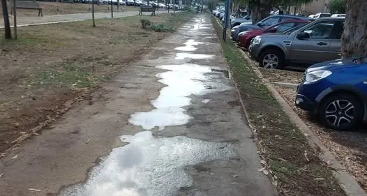 Ciclabile di via Ancona piena d’acqua e sconnessa. In via Venezia tutti gli incroci sono a rischio