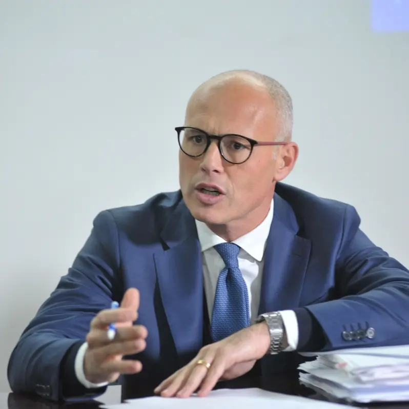 Carlomagno sorvegliato a vista dopo la morte dei genitori