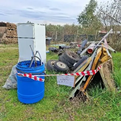 Sorpresi a bruciare rifiuti, denunciati moglie e marito