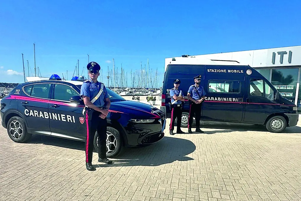 Elicotteri e cavalli, blitz dei carabinieri ad Ostia: raffica di arresti, denunce e sequestri