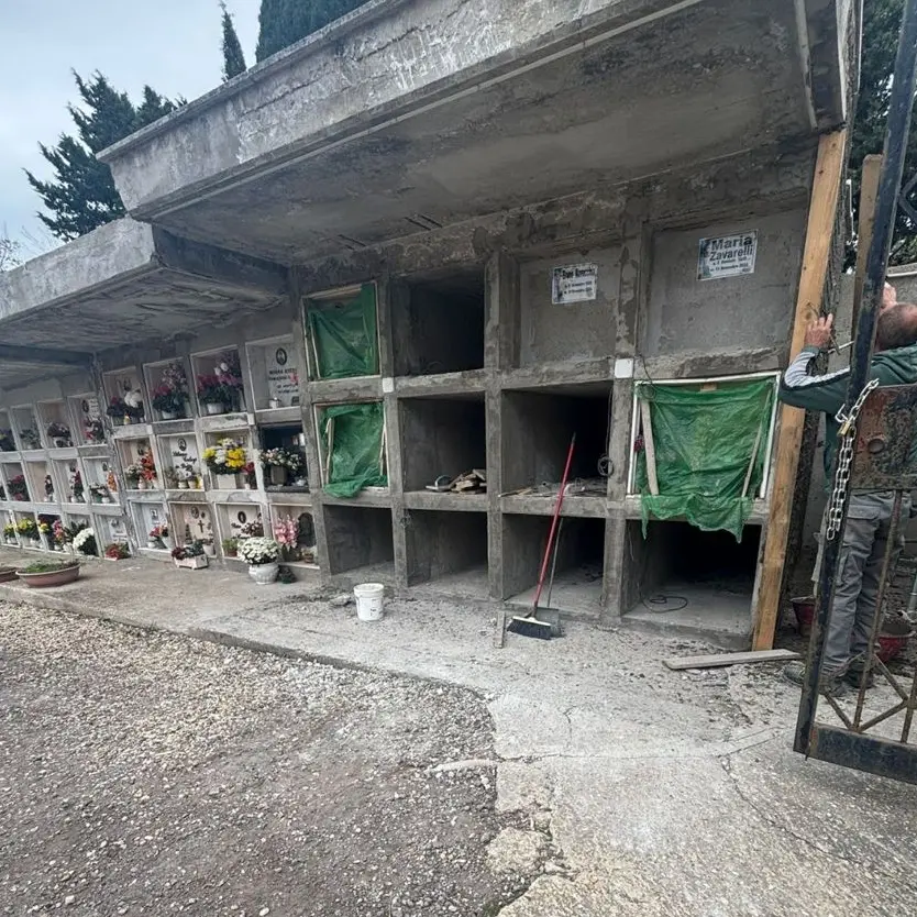 «Bene le riparazioni ma i cimiteri sono nel degrado»