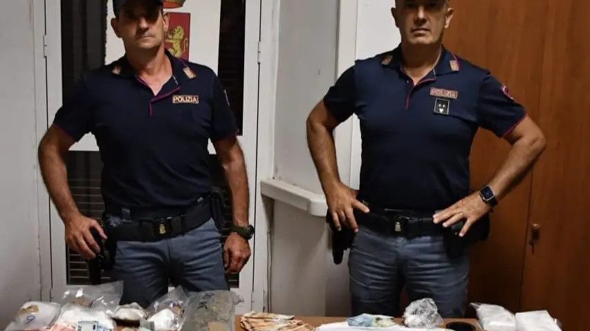 Spaccio, soldi e armi: nuovo blitz della Polizia con due insospettabili arrestati