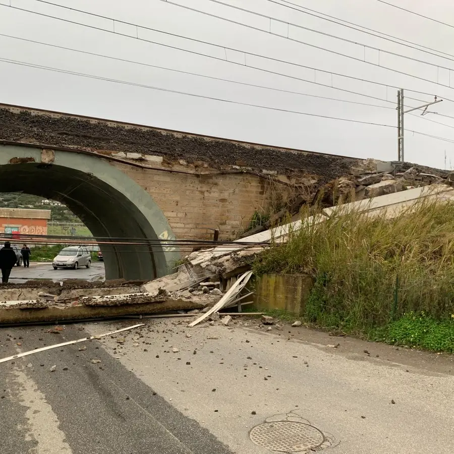 «Centinaia di persone abbandonate nella tratta Roma–Civitavecchia: una notte al freddo sotto la pioggia»