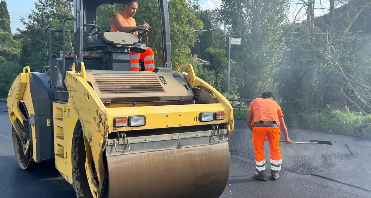 Il piano anti-buche entra nel vivo, cantieri avviati nella frazione Sasso