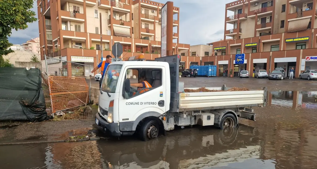 Bomba d’acqua su Viterbo: allagamenti e alberi caduti