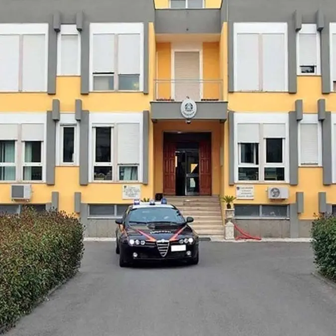 Nasconde in casa 4 chili di marijuana