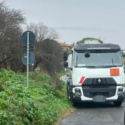 Scontro autocisterna-furgone sull’Aurelia bis: traffico bloccato tra Tarquinia e Monte Romano