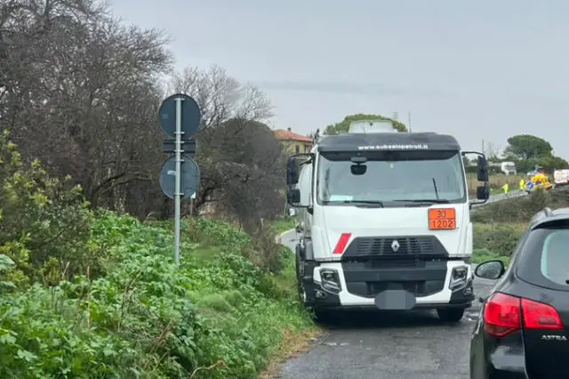 Scontro autocisterna-furgone sull’Aurelia bis: traffico bloccato tra Tarquinia e Monte Romano