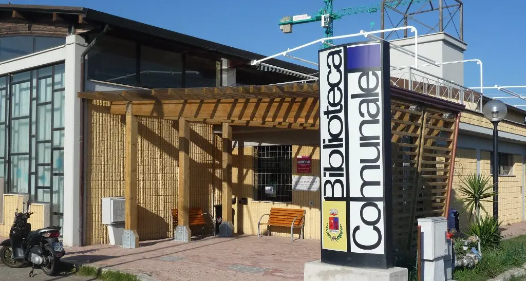 “Due valigie a testa”, il libro sugli ebrei presentato in biblioteca